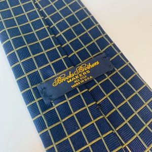 BROOKS BROTHERS square geometric blue Striped tie